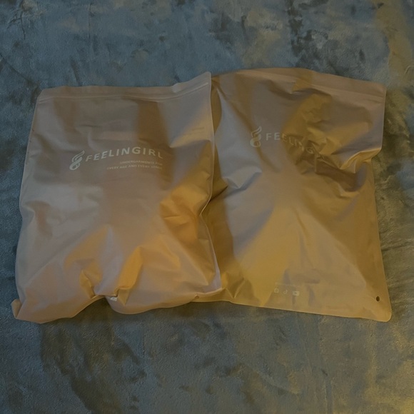 Feelingirl set of 2 bras size large - Picture 1 of 8
